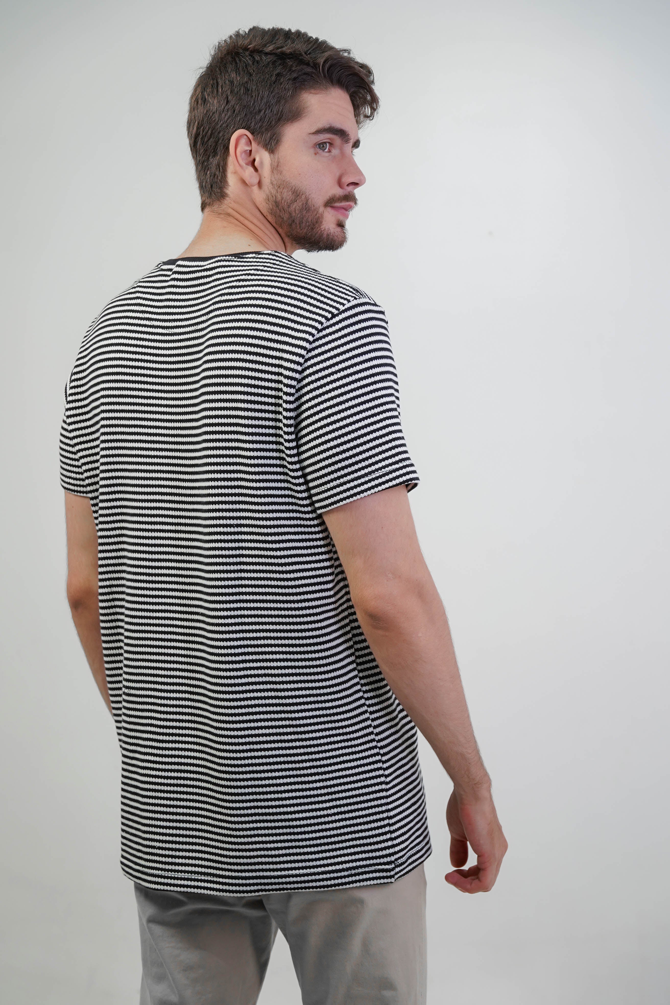 CAMISETA TEXTURA OVER LISTRAS