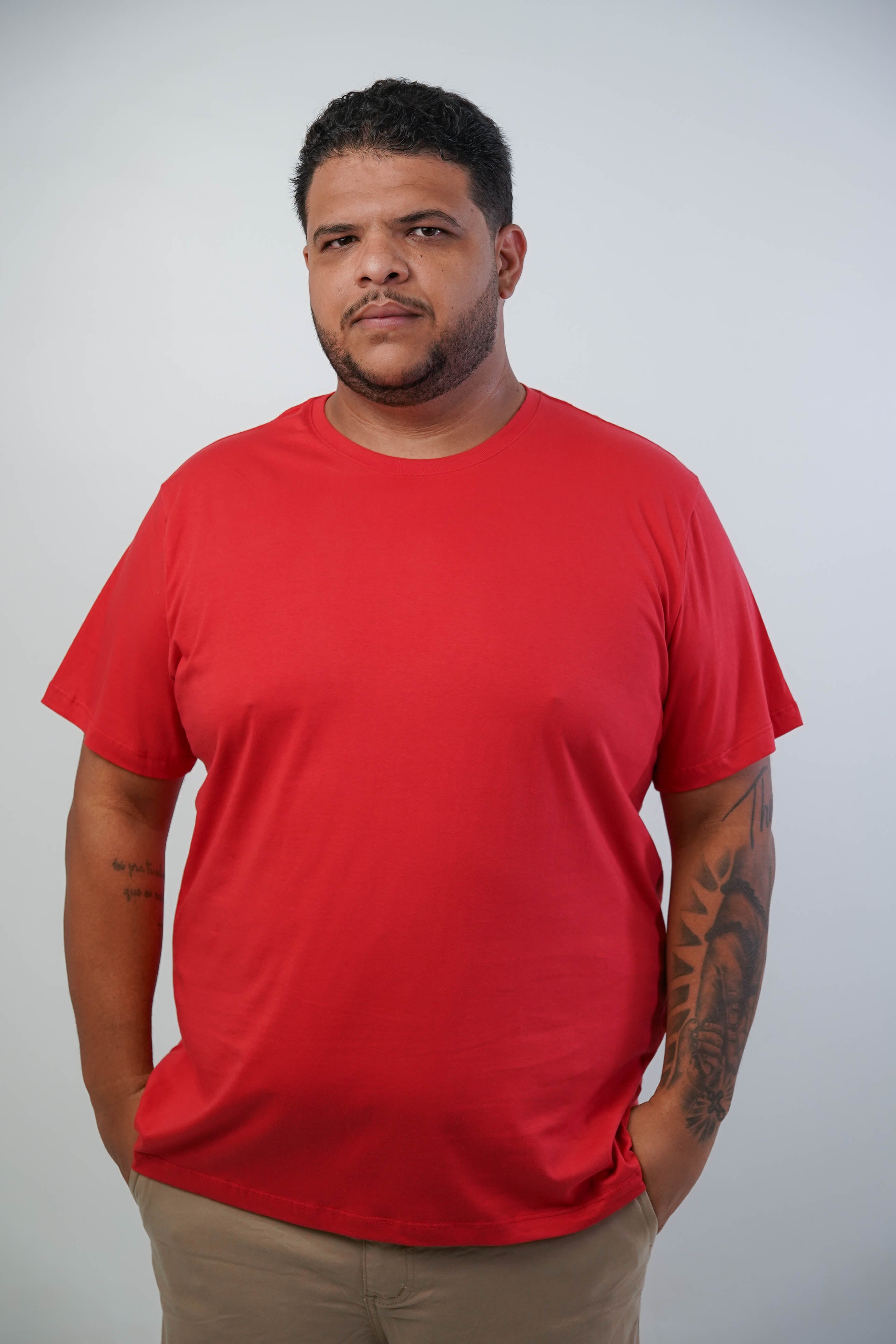 CAMISETA BÁSICA GOLA REDONDA LISA PLUS