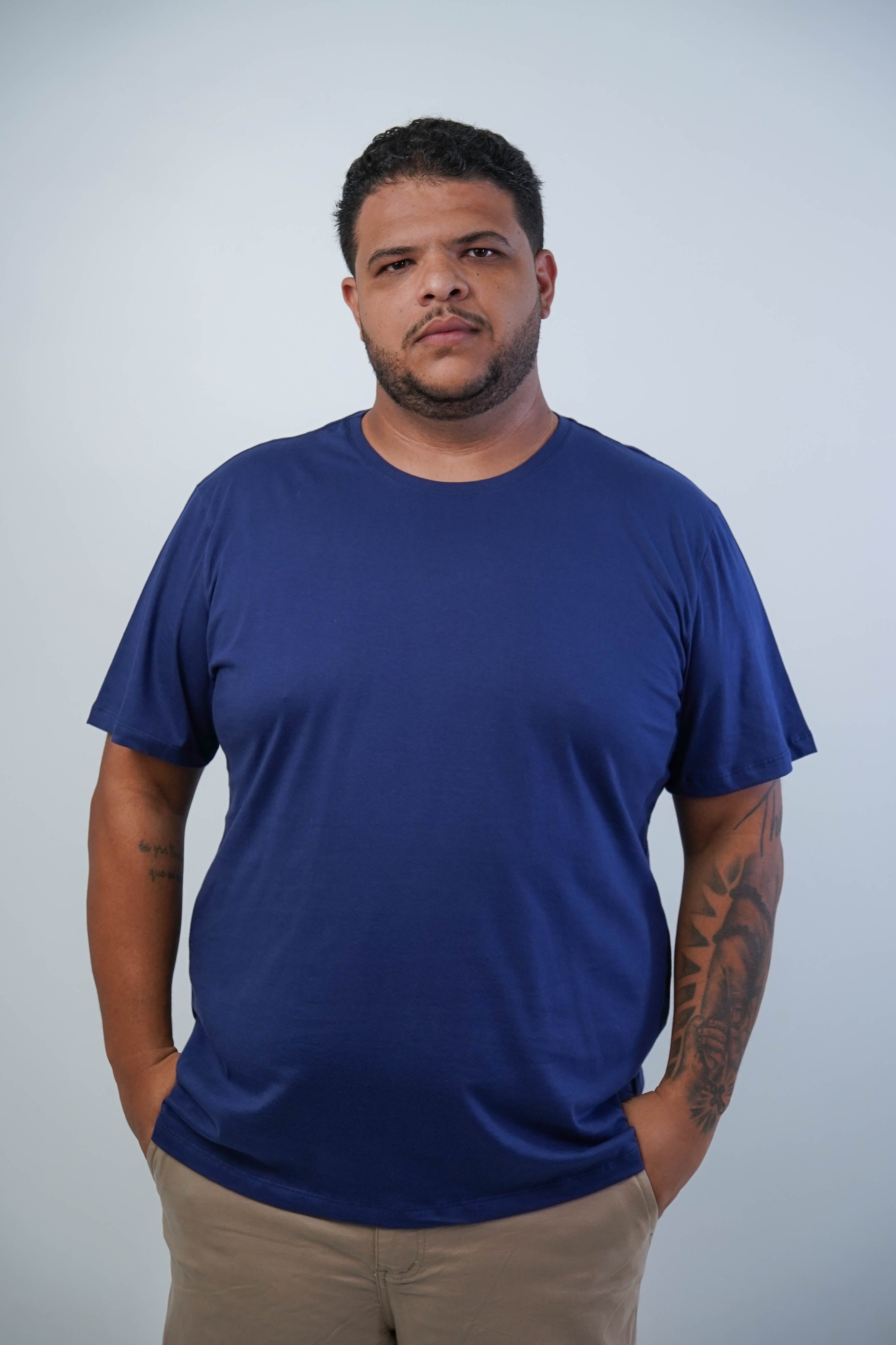 CAMISETA BÁSICA GOLA REDONDA LISA PLUS