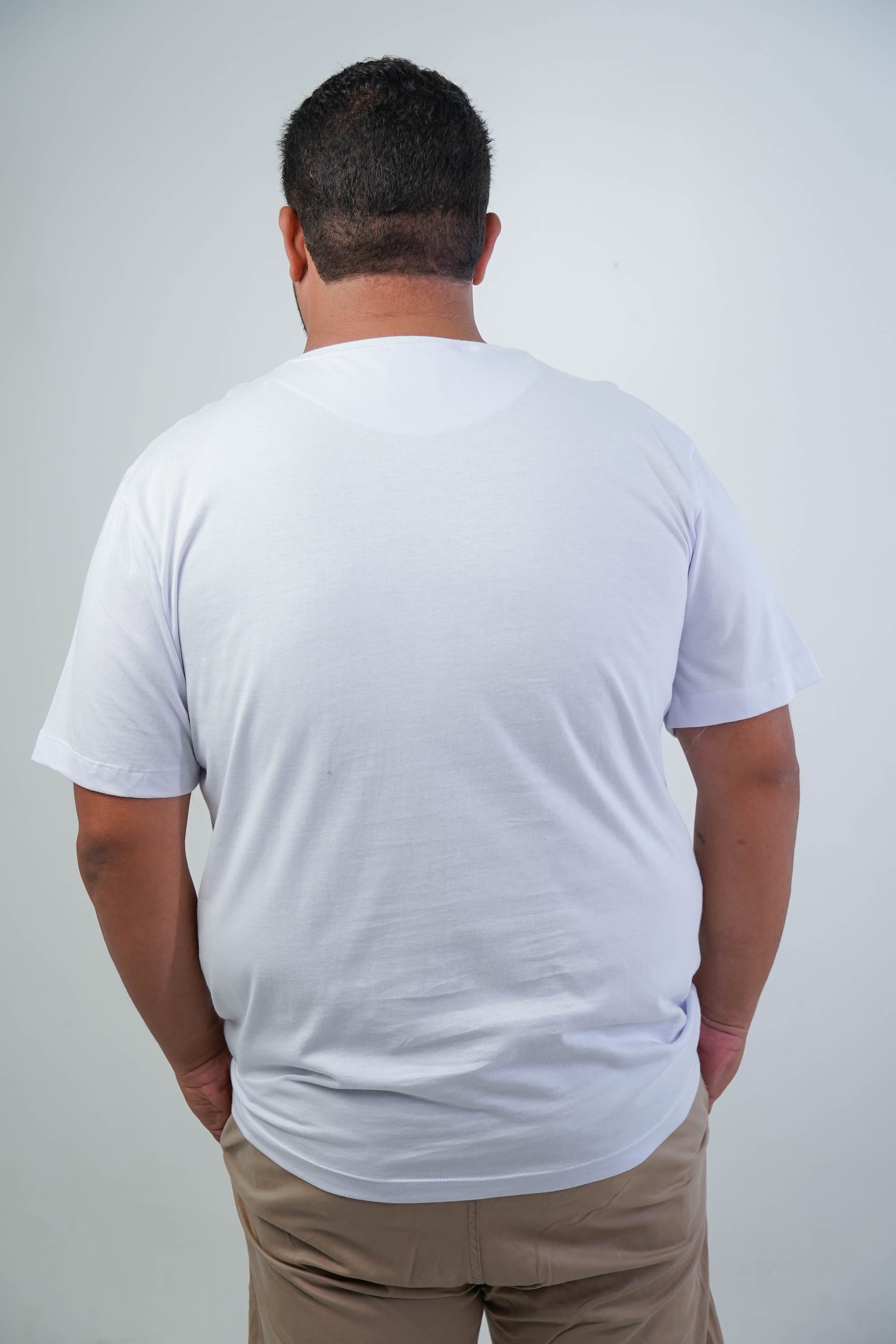 CAMISETA BÁSICA GOLA REDONDA LISA PLUS