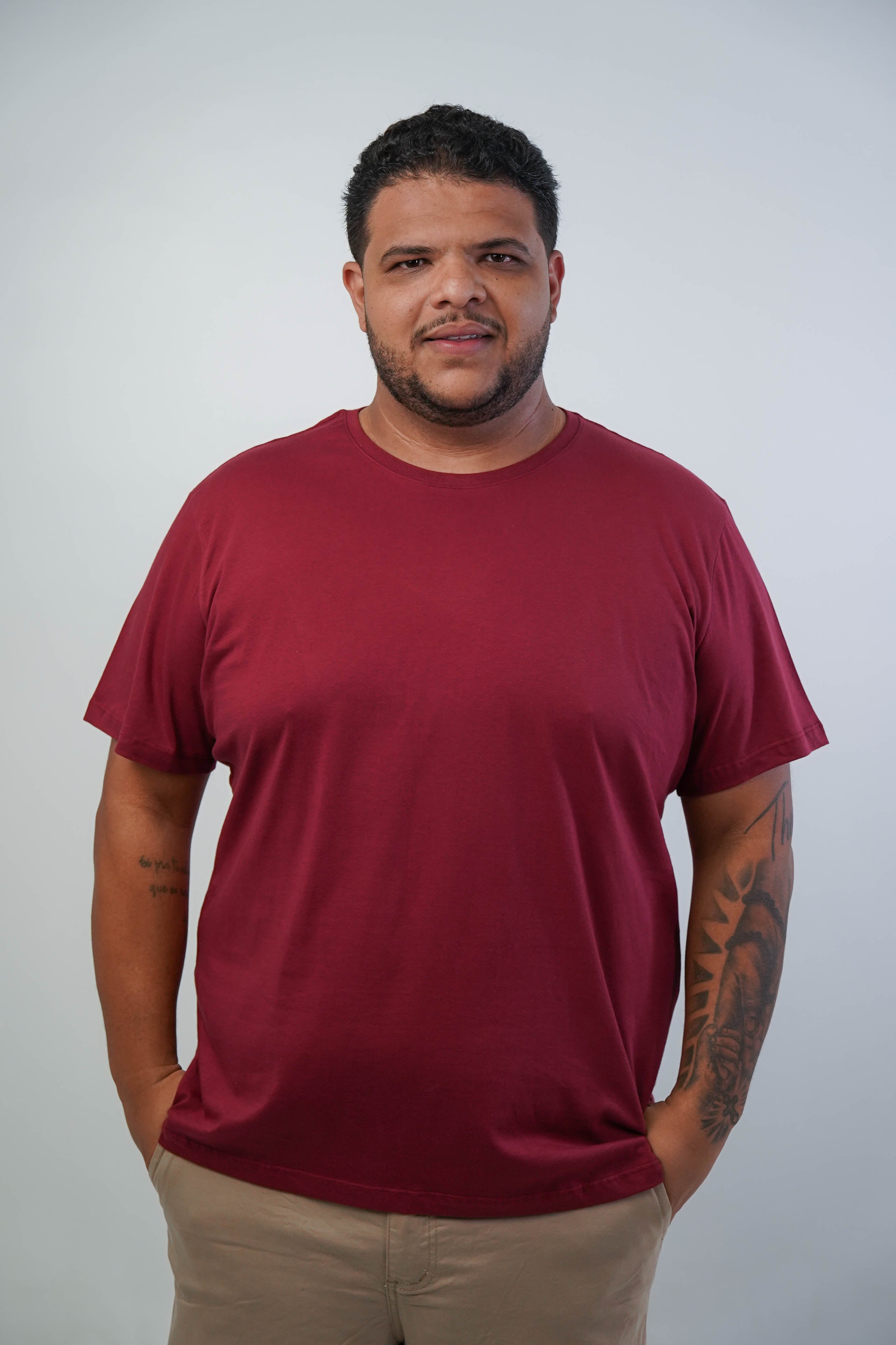 CAMISETA BÁSICA GOLA REDONDA LISA PLUS